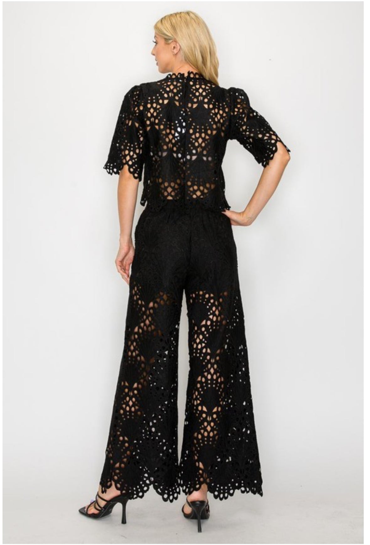 EYELET TOP & SET