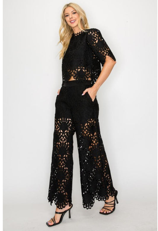 EYELET TOP & SET